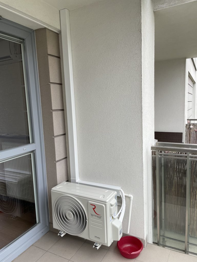 klimatyzator na balkonie w Kielcach